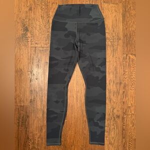 Alo yoga camo leggings | size Small